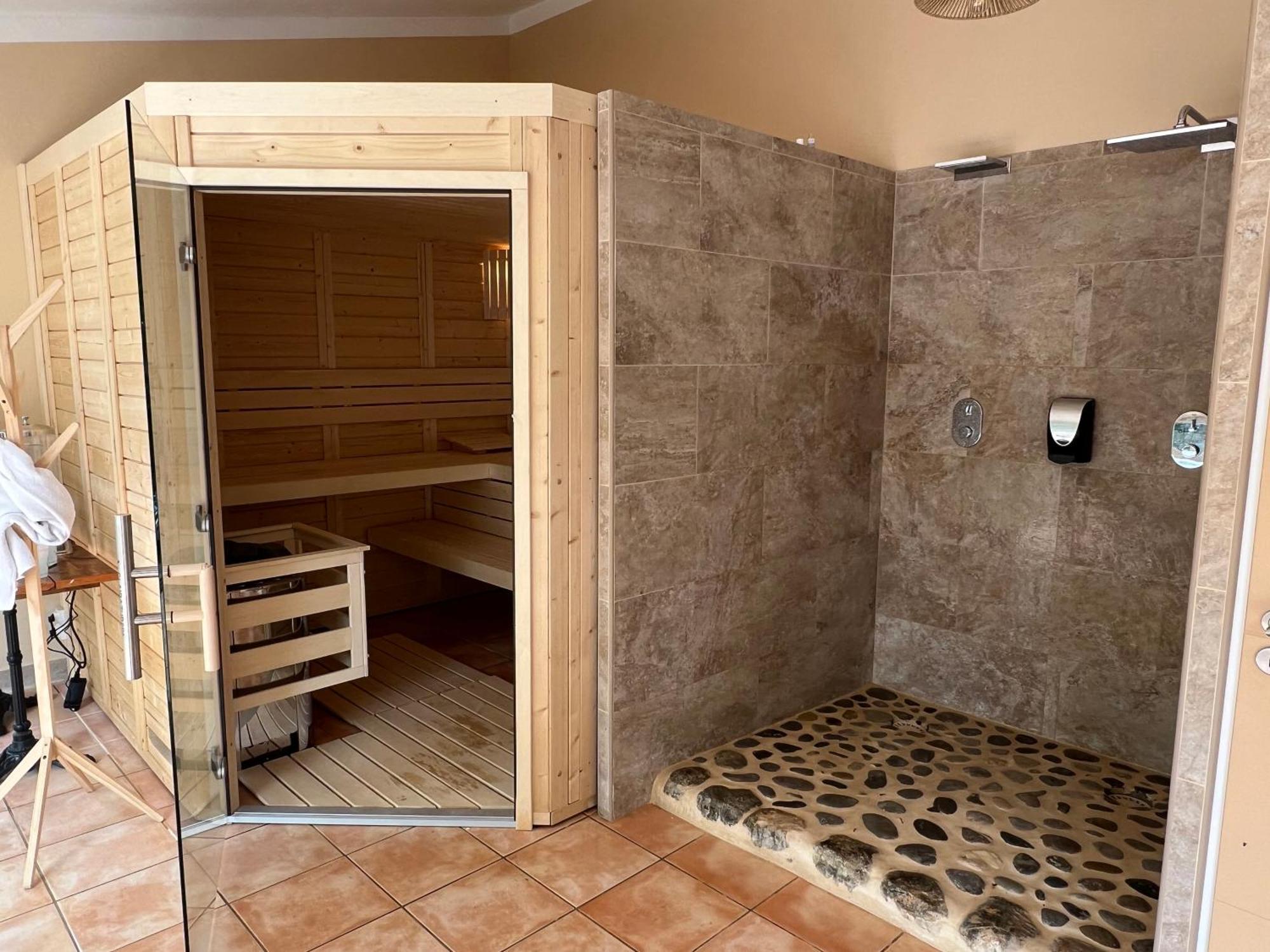 Les Bastides De Chanteraine Bungalows, Lodges & Spa Aiguines Esterno foto