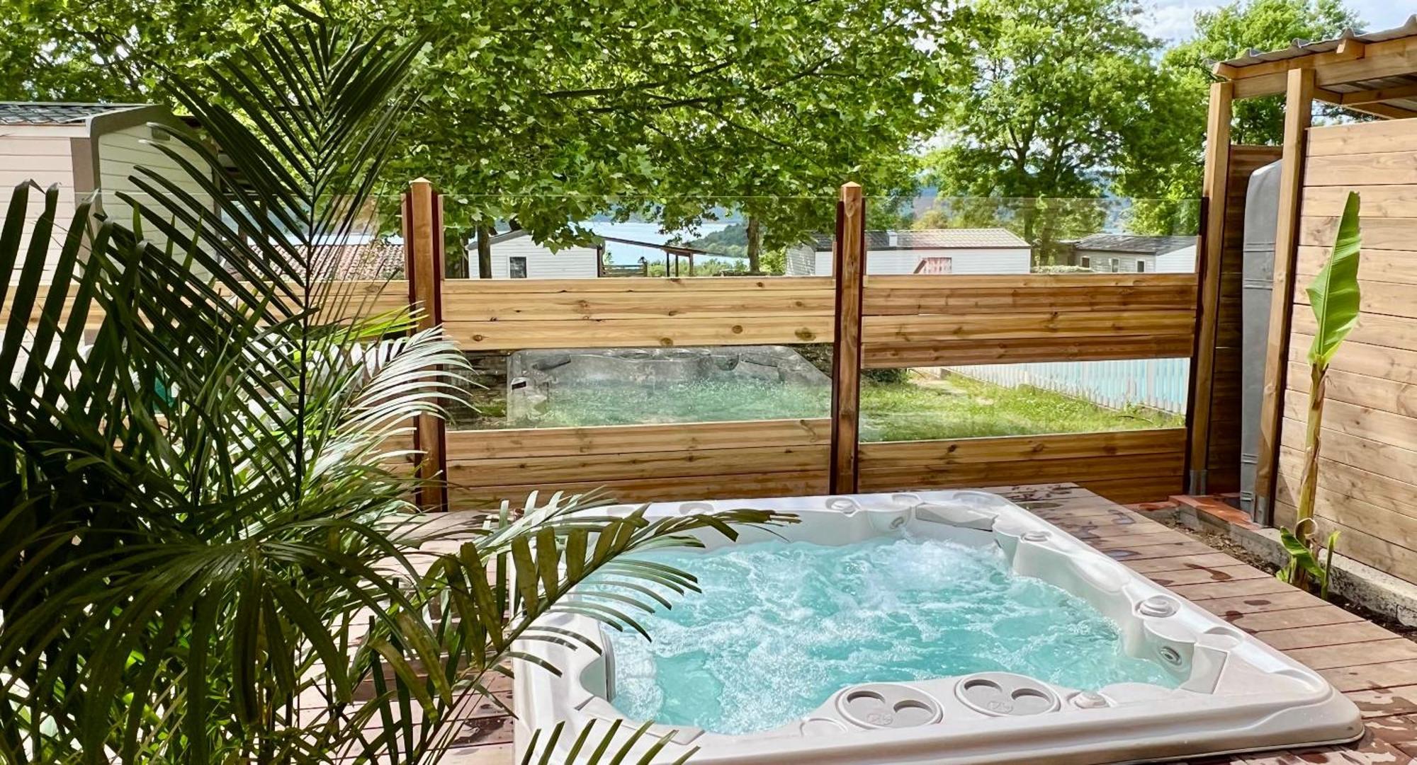 Les Bastides De Chanteraine Bungalows, Lodges & Spa Aiguines Esterno foto