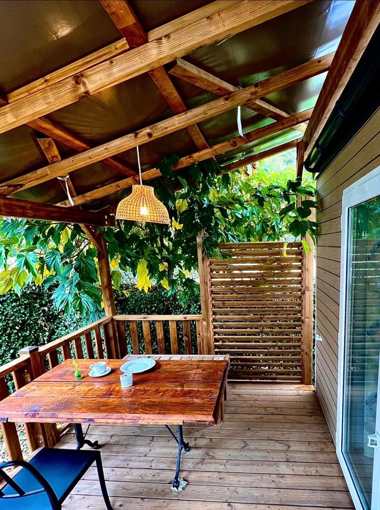 Les Bastides De Chanteraine Bungalows, Lodges & Spa Aiguines Esterno foto