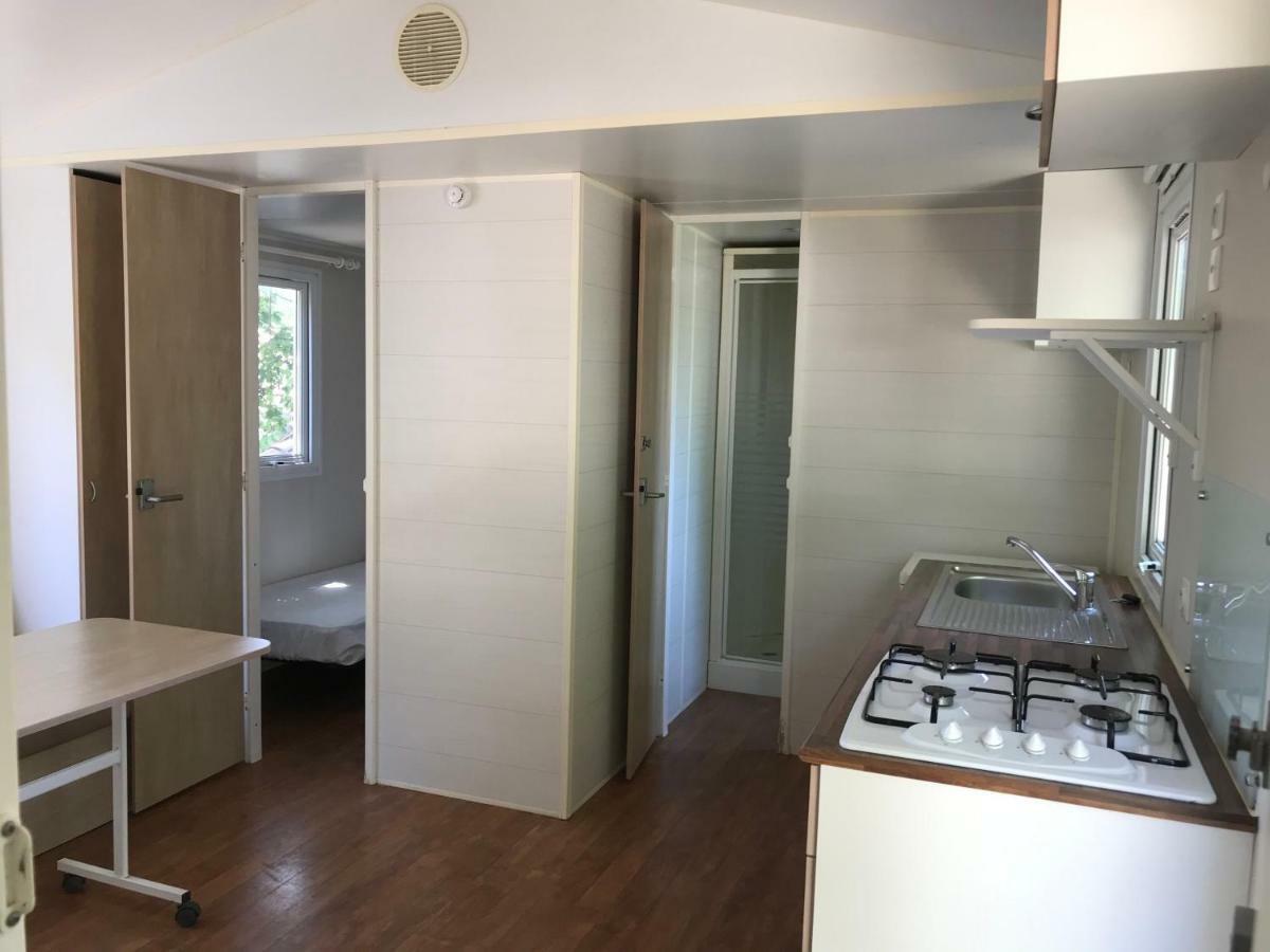 Les Bastides De Chanteraine Bungalows, Lodges & Spa Aiguines Esterno foto