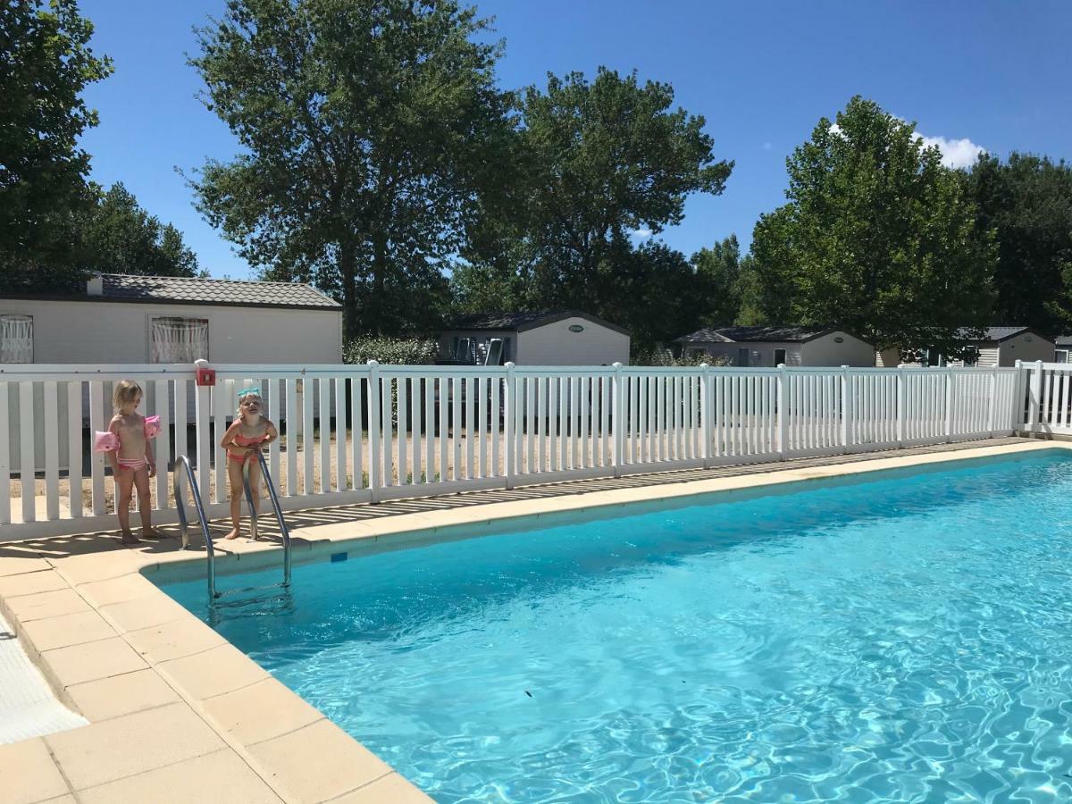 Les Bastides De Chanteraine Bungalows, Lodges & Spa Aiguines Esterno foto